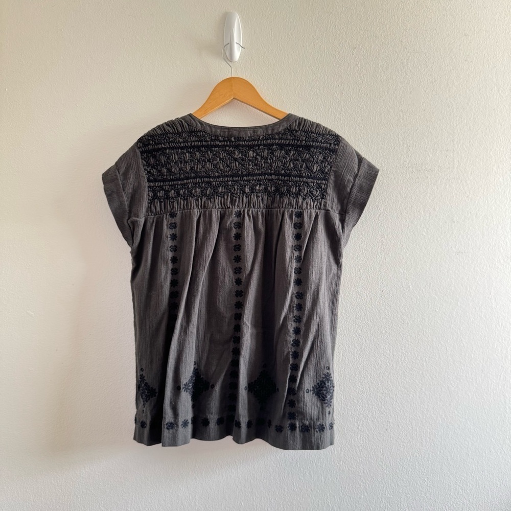 Lucky Brand Cotton Smocked Embroidered Blouse Top size Small - Picture 4 of 11